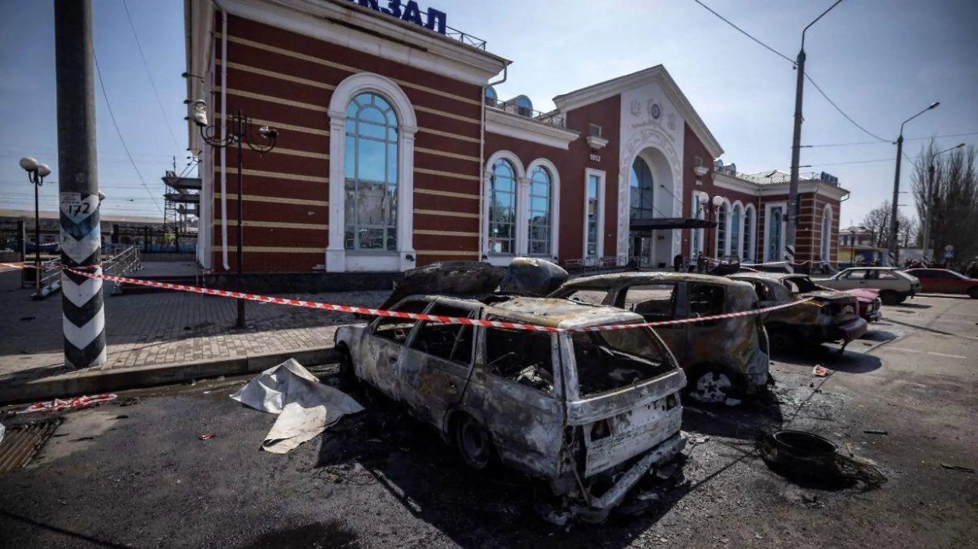 Al menos 35 muertos y 100 heridos deja ataque ruso contra estación de trenes